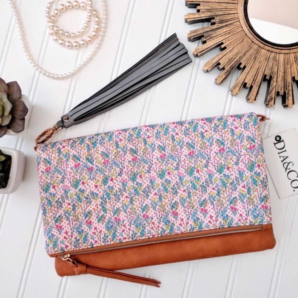 NWT Dia & Co Magnetic Zipper Pink Floral Tan Gold Chain Clutch Crossbody Purse